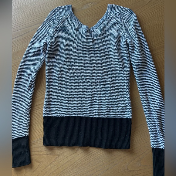 Calvin Klein Sweater - Picture 4 of 4